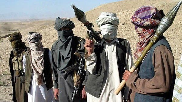 مقتل 15 جنديا جراء اجتياح طالبان نقطتين أمنيتين