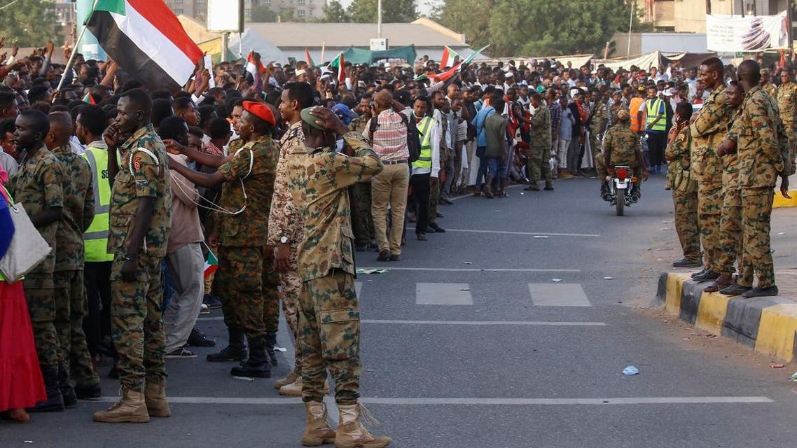 Sudanese soldiers stand guard during a rally outside the army headquarters in Khartoum on May 2, 2019. (AFP)