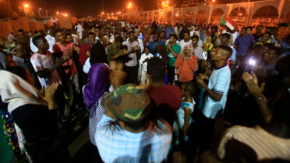 Sudanese protesters gather near the military headquarters in the capital Khartoum on May 17, 2019, during an ongoing sit-in demanding a civilian-led government transition. AFP