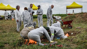 Forensic workers during the exhumation of a mass grave of hundreds of Yazidis killed by ISIS in the northern Iraqi village of Kojo in Sinjar district. (File photo: AFP)