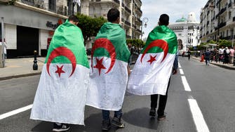 مئات الطلاب يتظاهرون بالجزائر وسط تعزيزات أمنية مشددة