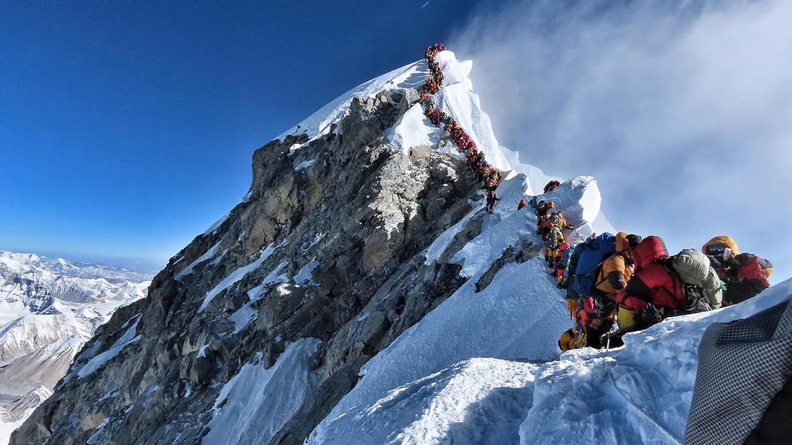 The heavy traffic of mountain climbers lining up to stand at the summit of Mount Everest. (File photo: AFP)