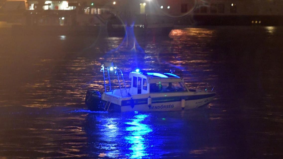 Crew-members of a police boat search for survivors after the Hungarian 'Hableany' (Mermaid) riverboat capsized after a collision on the Danube River in Budapest on May 30, 2019. (AFP)