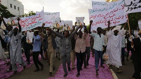 مسيرة داعمة للعسكري السوداني.. و"نصرة الشريعة" ينسحب