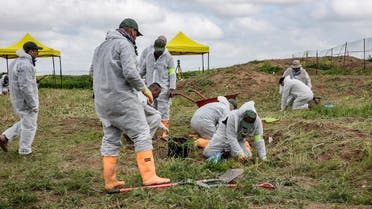 Forensic workers and experts inspect a zone during the exhumation of a mass-grave of hundreds of Yazidis killed by Islamic State (IS) group militants in the northern Iraqi village of Kojo in Sinjar district on March 15, 2019. (AFP)