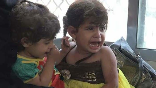بالصور.. قذيفة حوثية تُسيل دماء أطفال تعز