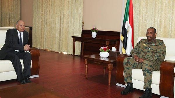 البرهان يبحث مع أبوالغيط الأوضاع الراهنة في السودان