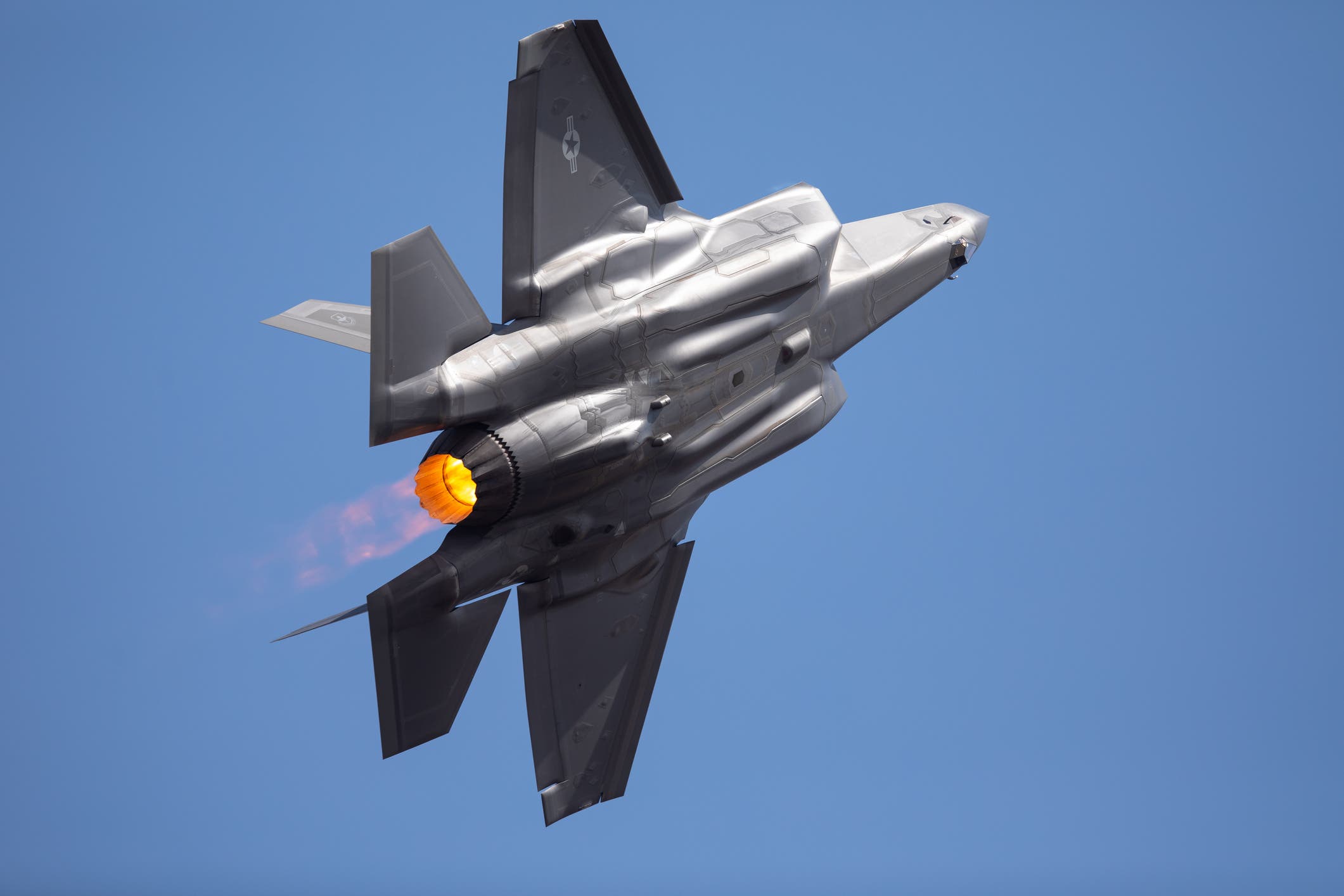 المقاتلة المتطورة F-35