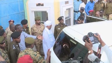 فيديو للبشير خارج السجن يشغل السودانيين.. ومحاميه يوضح