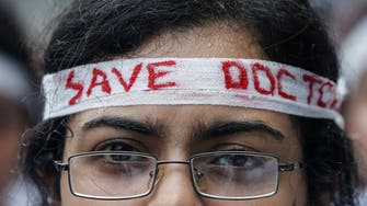 الأطباء في الهند يضربون عن العمل ويطالبون بزيادة الرواتب