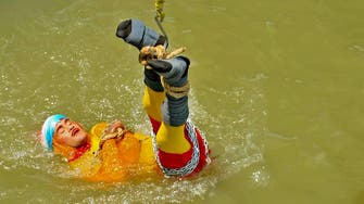 Indian Houdini feared drowned as stunt goes wrong 