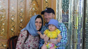 همسر نازنین زاغری روبروی سفارت ایران در لندن اعتصاب غذا کرد