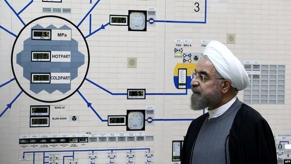 ظريف يفاوض فرنسا.. وروحاني يتشدد في طهران