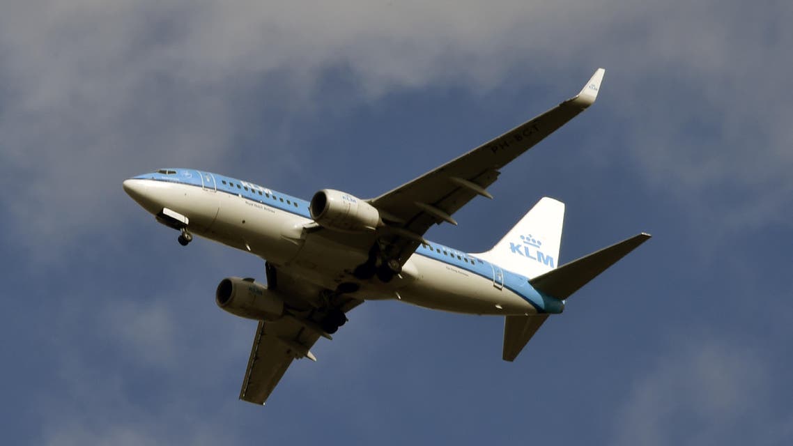 A Boeing 737 of Dutch company KLM flies during its approach to Toulouse-Blagnac airport in Blagnac on March 2, 2017. (AFP)