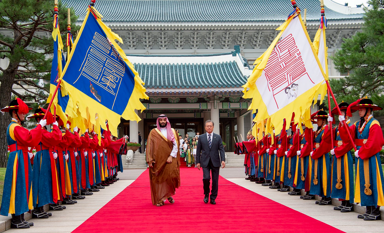 Mohammed bin Salman with South Korea's president. (Twitter)