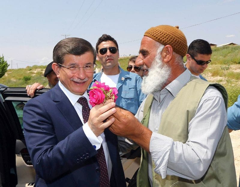 اتهم أوغلو مستشاري أردوغان بأنهم "هيكل مواز"