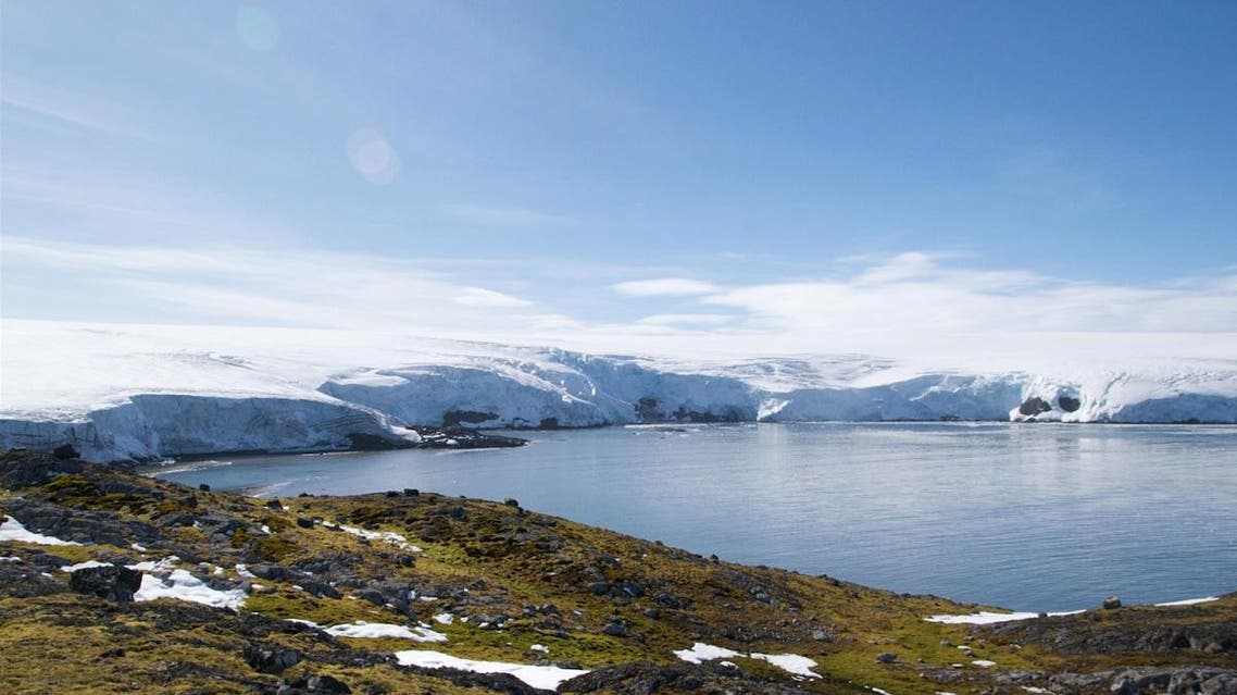 The amount of ice circling Antarctica is suddenly plunging from a record high to record lows, baffling scientists. (AFP)