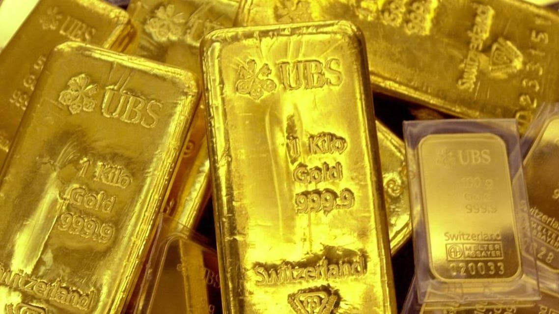 Gold bullion is displayed at Shinhan Bank in Seoul 09 January 2004 (AFP)