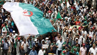 الجزائر.. المعارضة تطرح وثيقة للحل "تتجنب صدام" مع الجيش