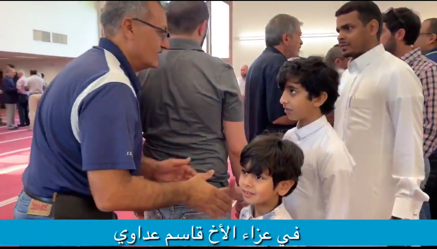 صورة نشرها أصدقاء عداوي لتلقي عائلته العزاء في مركز إسلامي بولاية أوهايو