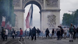 اشتباكات بين الشرطة الفرنسية ومتظاهرين في الشانزليزيه