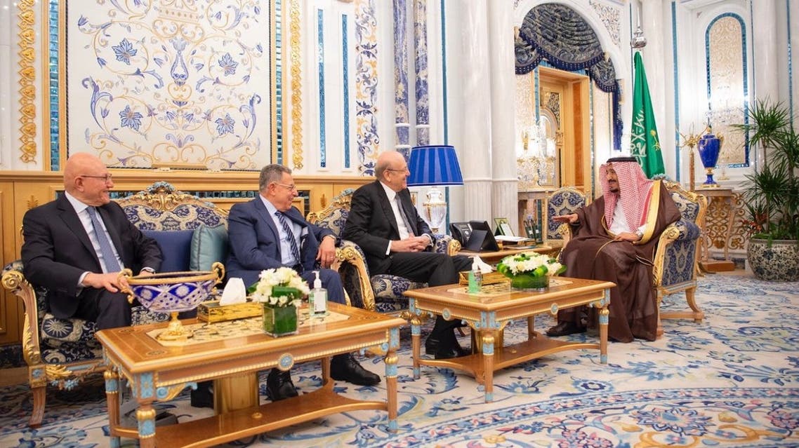 الملك سلمان يستقبل رؤساء وزراء الجمهورية اللبنانية الأسبقين (واس)