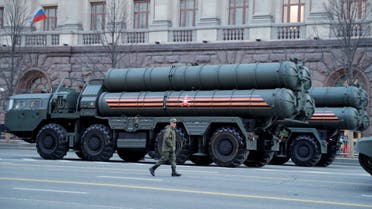 A Russian serviceman walks past S-400 missile air defence systems before a rehearsal for a military parade in Moscow, Russia, April 29, 2019. (File Photo: Reuters)