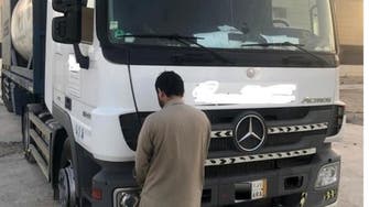 بالفيديو.. سائق شاحنة "متهور" يعكس السير وسط الرياض