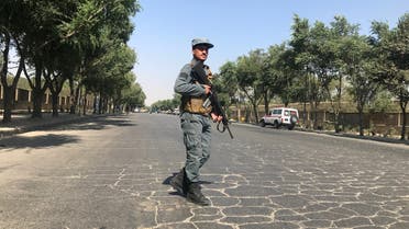شرطي أفغاني بالقرب من جامعة كابول