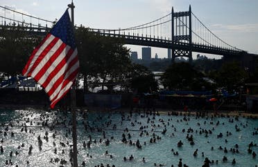 People keep cool in a US heatwave, (AFP)