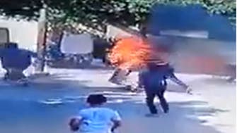  شاهد.. شاب مصري يشعل النار في والده يثير غضب الملايين