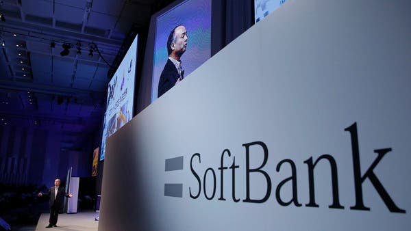 سوفت بنك أجرت محادثات مع مستثمرين للتحول لشركة خاصة