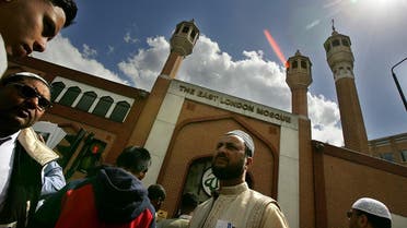 Muslim worshippers gather for Friday prayer on the streets outside the mosque of the Muslim centre in east London, 11 June 2004. (File photo: AFP)