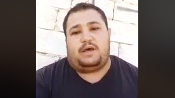 ناشط سوري يروي كيف أعادته أنقرة.. ضرب وإهانة وسخرية