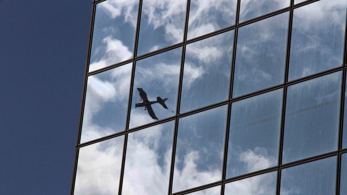 small plane (AP)