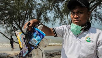 Indonesians hit the beach in mass trash pick-up