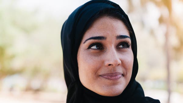 حالة من عدم التصديق والفرح بينما تحصل المرأة السعودية على جوازات السفر الأولى