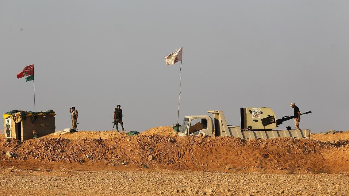 Iraqi Shiite fighters of the Hashed al-Shaabi paramilitary force secure the border area with Syria in al-Qaim in Iraq's Anbar province. (File photo: AFP)