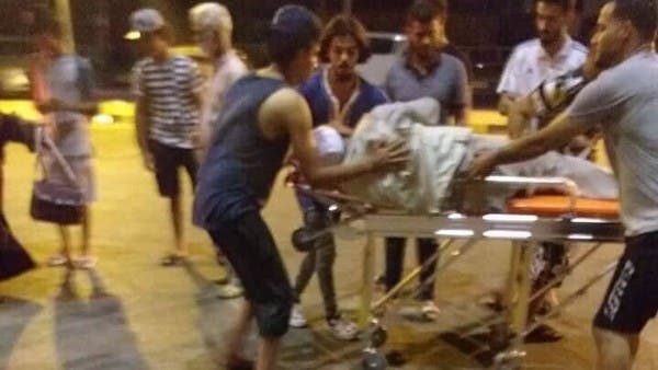 صور.. قصف يخلف إصابات بين الحجاج ويغلق مطار معيتيقة الليبي