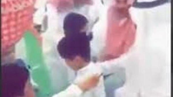 فيديو لطفل سعودي يقدم ريالاً للوزير.. كيف رد الأخير؟