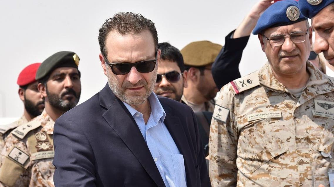 US Assistant Secretary of Near Eastern Affairs David Schenker (2nd-R) speaks with Saudi army officers. (AFP)