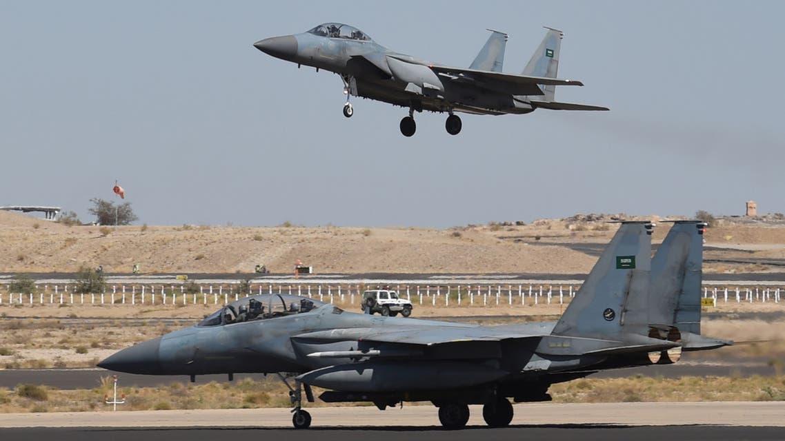 A picture taken on November 16, 2015 shows a Saudi F-15 fighter jet landing at the Khamis Mushayt military airbase, some 880 km from the capital Riyadh, as the Saudi army conducts operations over Yemen. AFP PHOTO / FAYEZ NURELDINE === PHOTO TAKEN DURING A GUIDED MILITARY TOUR ===