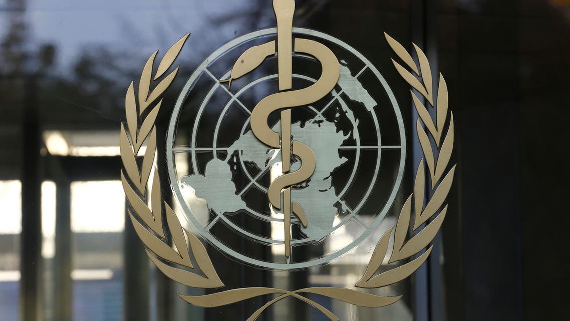 شعار منظمة الصحة العالمية على مقرها في جنيف