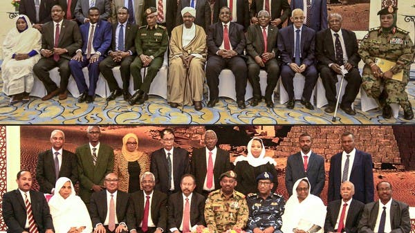 ظل فيسبوك يفتك بالسودانيين.. فسحة للحرية والقمع أيضاً