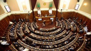 البرلمان الجزائري يقرّر تعليق أنشطته بسبب زيادة حالات كورونا