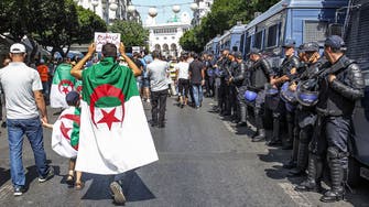 الجزائر.. مشروع يقصي موظفي الدولة عن مراقبة الانتخابات