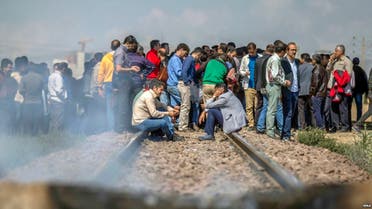 کارگران شرکت راهسازی اراک در اعتراض به حقوق معوقه ریل راه‌آهن را مسدود کردند