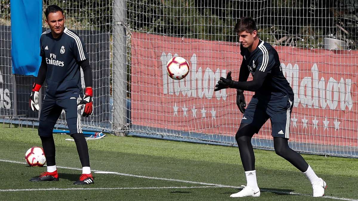 كورتوا ونافاس في تدريبات ريال مدريد
