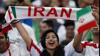 إنفانتينو يوجه رسالة صارمة إلى إيران بخصوص "المشجعات"