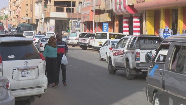 السودان.. قفزة بمعدل التضخم 64% وتوجه لرفع أسعار البنزين